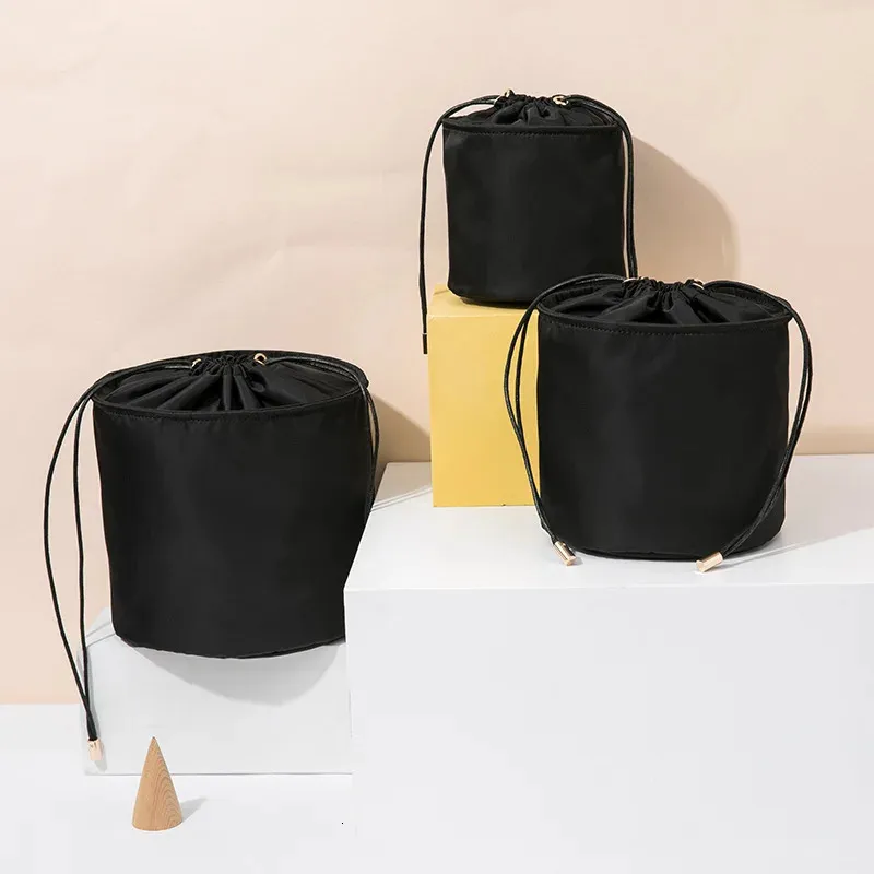 Kosmetiktaschen Fällen Nylon Barrel Shaped Männer Einsatz Organizer Tasche Eimer Innentasche Frauen Kosmetik Aufbewahrungstasche Make-up-Tasche für Kosmetik Liner Geldbörse 231031