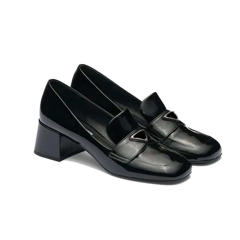 Femmes Mocassins Chaussures Habillées En Cuir Verni Designer Mode Luxurys Casual Triangle Haute Qualité Tête Carrée Noir Blanc Talons Épais Chaussure