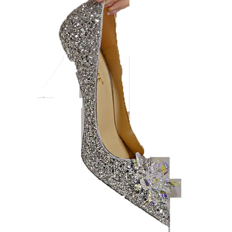 Wedding Shoes Stiletto مدببة إصبع القدم الفراشة عالية الكعب أحذية الصيف الكريستال النعال