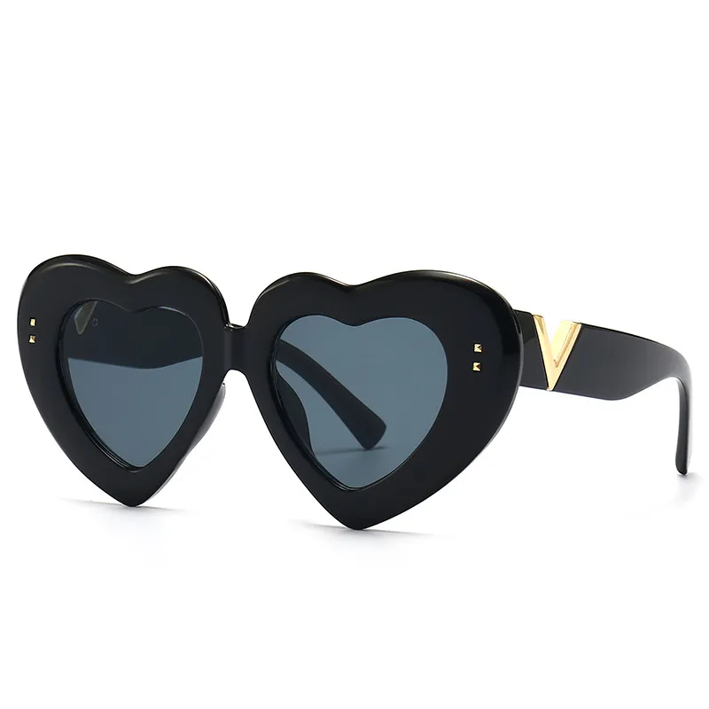 Women sunglasses trendy fashion stylish designer heart shaped sun glasses eyewear beach vocation driving with box case organizer