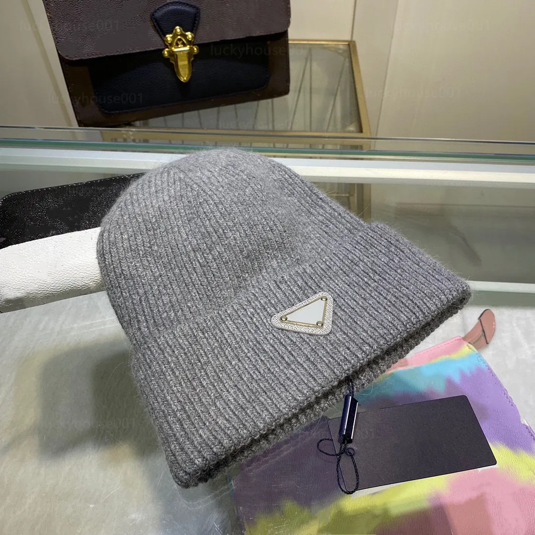 Новая шапка-бобина, роскошная классическая осенне-зимняя популярная кепка-череп с буквенным принтом для мужчин и женщин, модная универсальная вязаная шапка из шерсти, теплая утолщенная шапка на открытом воздухе, подарок на день Святого Валентина