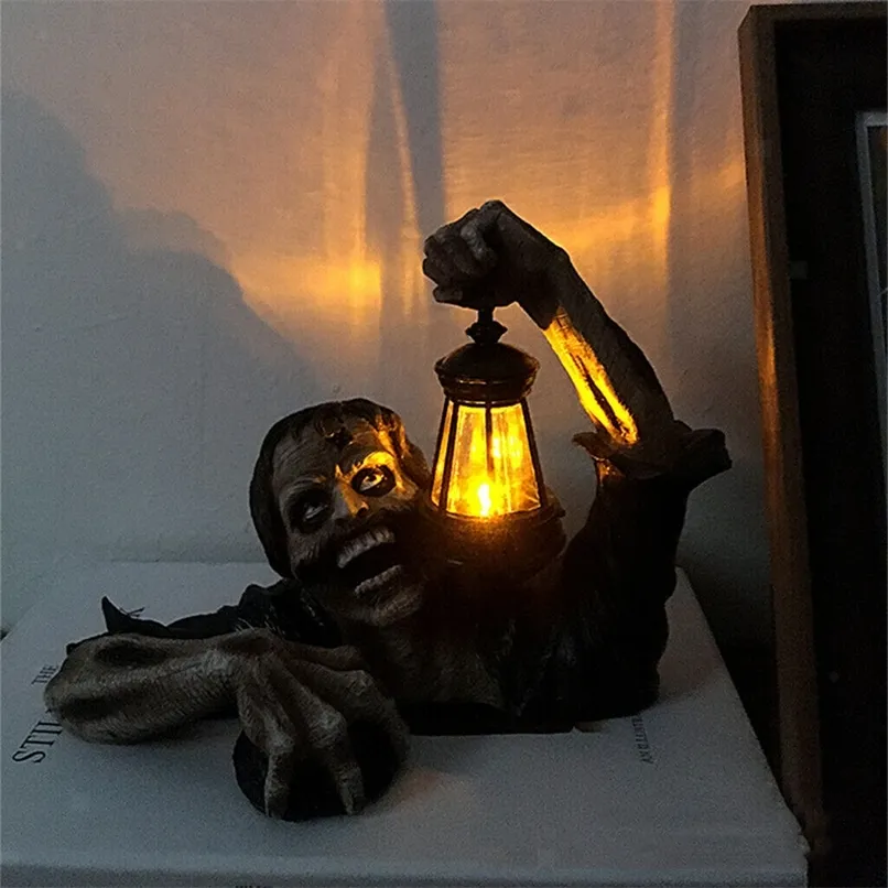 Décoration de fête Halloween Rampant Lanterne Zombie Statue Avec Lumière LED Résine Artisanat Haunted House Yard Garden Horror Prop 220901