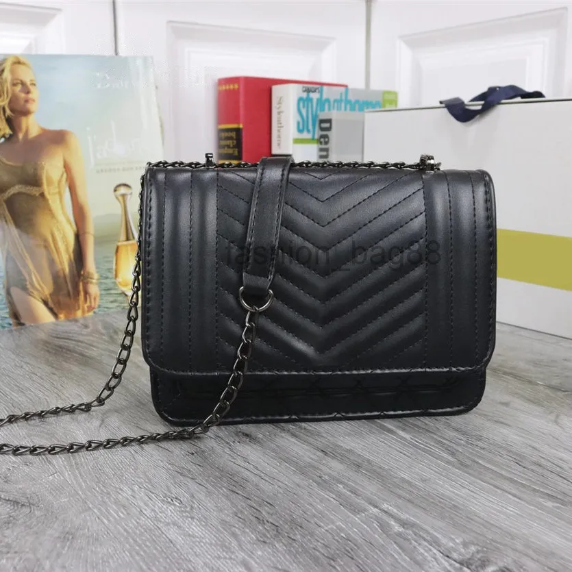 핸드백 여성 Luxurys 디자이너 가방 색상 캐주얼 여행 실버 체인 작은 사각형 가방 PU 소재 패션 어깨 가방 지갑 cm 2022