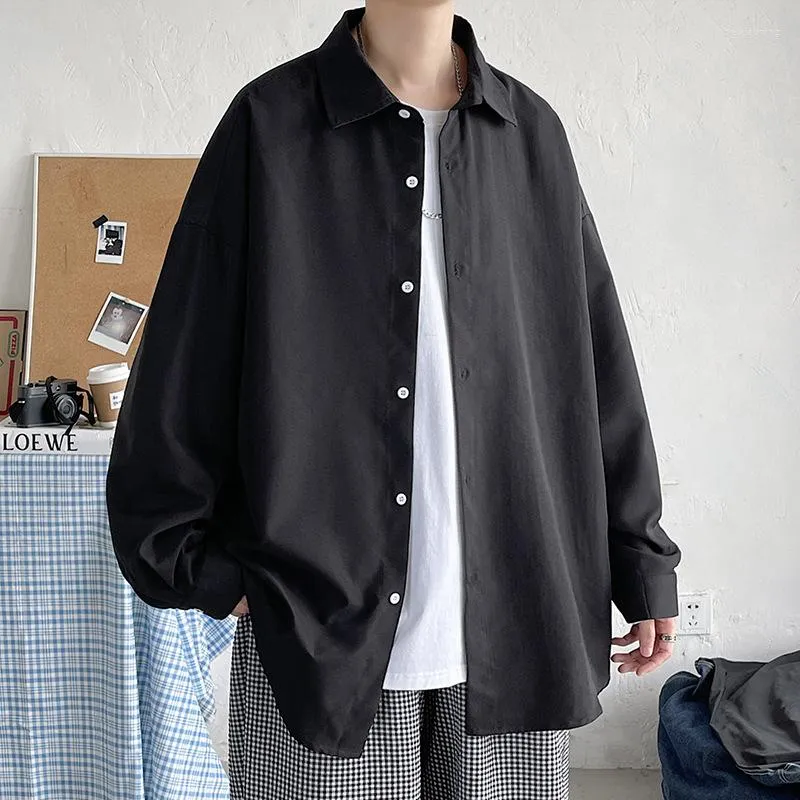 Giacche da uomo Camicie da uomo di moda coreana Camicie da uomo casual a maniche lunghe oversize nere Camicette con bottoni Harajuku Streetwear Cappotto da uomo 5XL