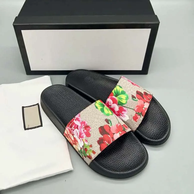 Moda terlik kadın lüks tasarımcı sandal bayan slaytlar kama gökkuşağı yaz terlikleri bayanlar için markalar