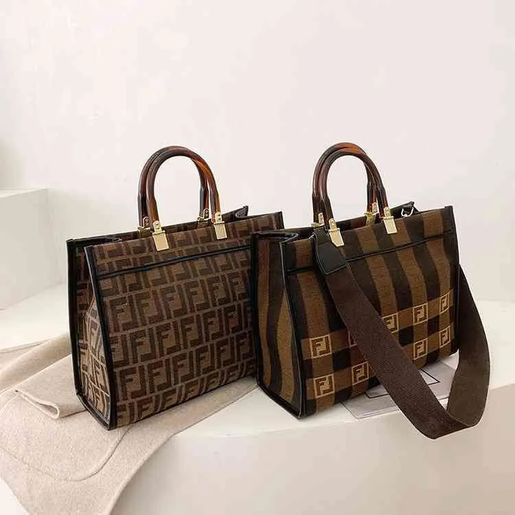 Best Luxury Totes For Travelling