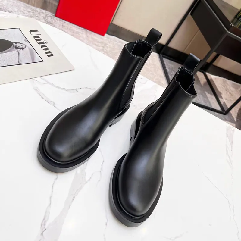 Bottines en cuir véritable pour femmes, chaussures courtes avec talons et rivets, nouvelle collection 2022