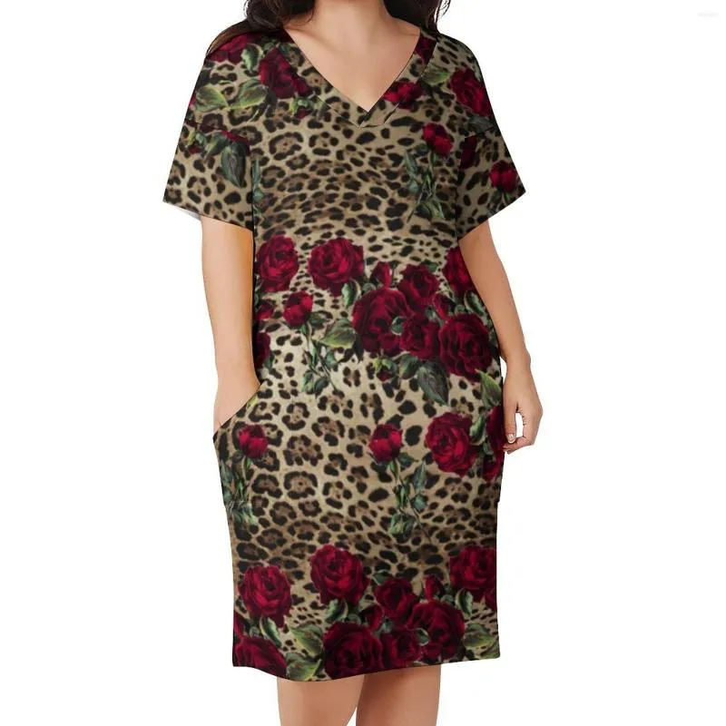 Robes de taille plus dorée Leopard Robe décontractée femme Red Roses Imprimé sexy Summer V couche Streetwear graphique 4xl 5xl