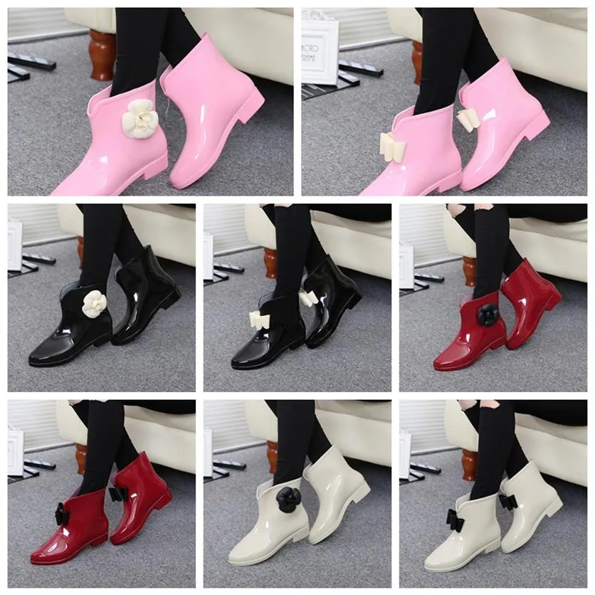 2022 Women Rain Boots Galoshes على الطراز الكوري الجنوبي مع زهرة Bowknot Antiskid Low Short Wellington Water Shoes Rubber Shoes Add Velvet231f