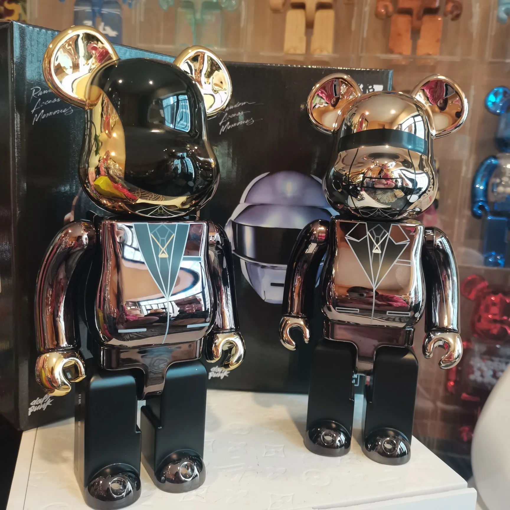 Figure giocattolo d'azione di Bearbrick Daft Punk 400 Violenza del viso brillante Orso 3D Ornamento originale ORNAGGIO Curso Statue Statue Modello Decorazione Medicom Toys Medicom Toys