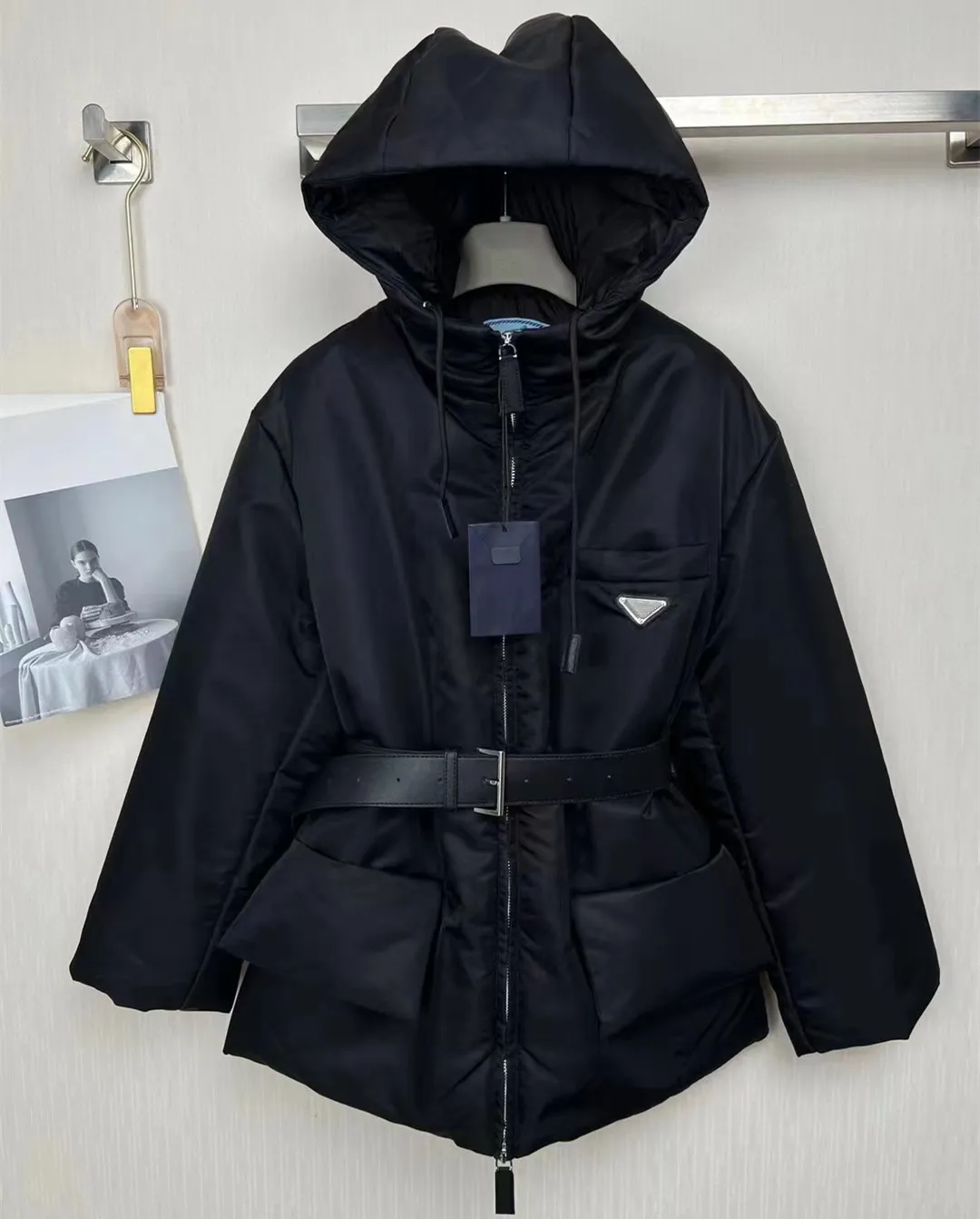 여성 Re-nylon Down Puffer Jacket 디자이너 패딩 겨울 코트 웰트 포켓 긴팔