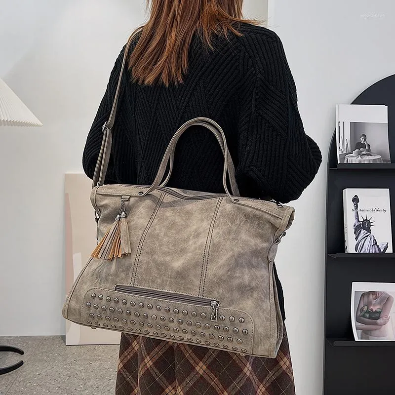 Kvällspåsar högkvalitativa kvinnor pu lether handväskor stor kapacitet axel messenger modedesigner damer rivet tote crossbody väska