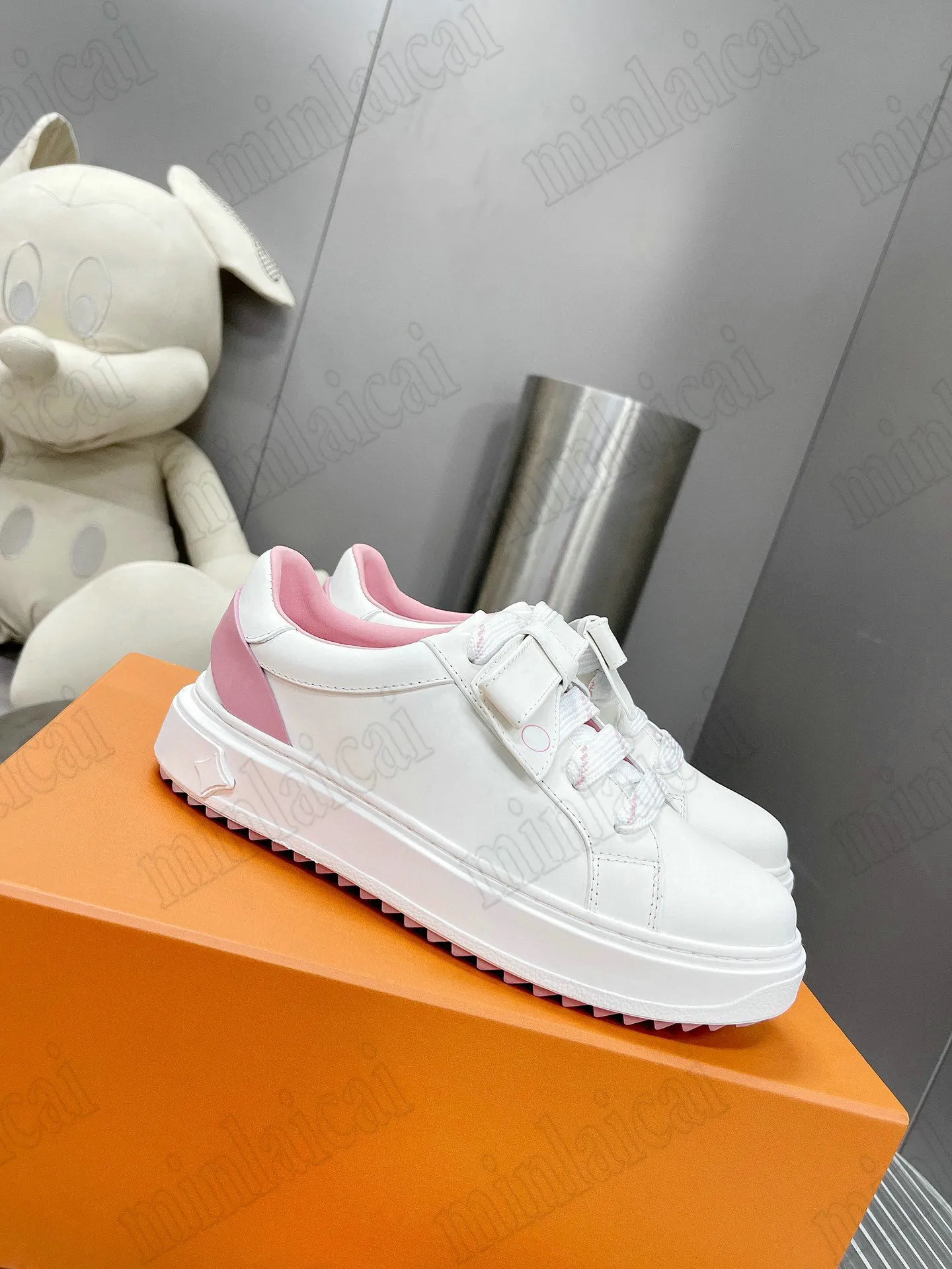 2022 Women's White Leather Sneakers: Knot Design, Bow Tie Detail, Printed Calf Leather, Treaded Rubber Outsole - Casual & Trendy