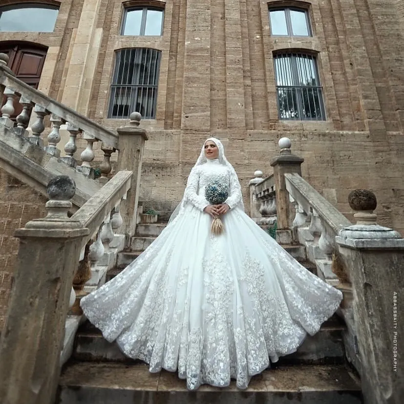 Designer Long Sleeves Tiered Tulle Muslim Ball Gown Bridal Dress