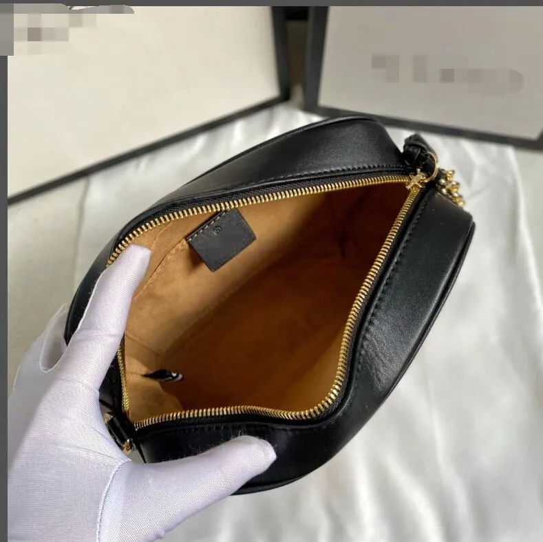 Högkvalitativ berömd varumärkesdesigner axelväska läder mode guldkedja väskor kropp ren färg kvinnlig kvinnlig handväska 24-13-7 cm