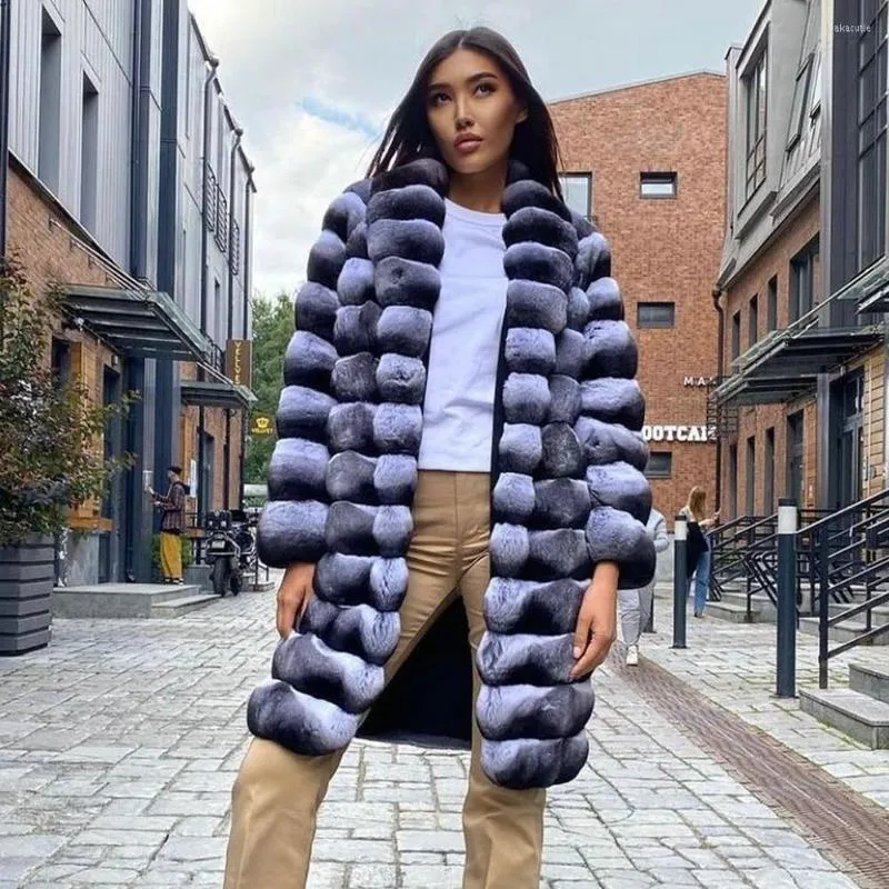 Cappotto lungo in vero Rex da donna in pelliccia alla moda con colletto rovesciato Cappotti in vera pelle di alta qualità. Capispalla femminile