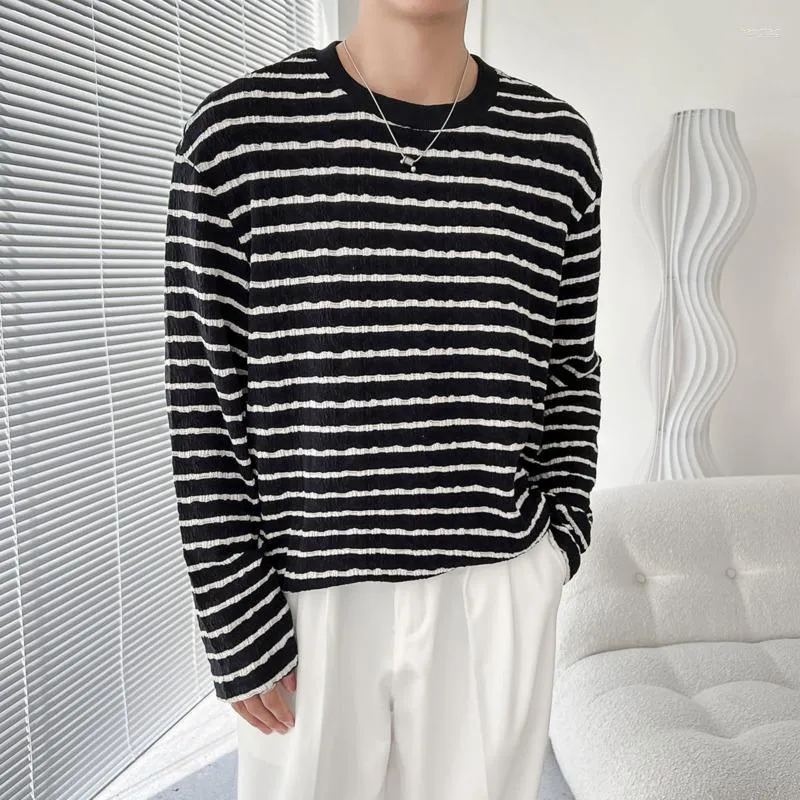 Men's T Shirts Autumn Long Sleeve T-Shirt Men Fashion 3 Colors Casual Striped Korean Loose O-Neck Pleated Shirt Mens Top M-2XL