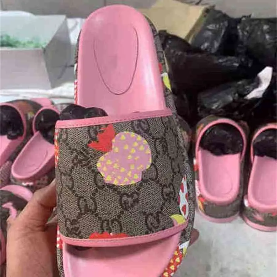 70% OFF Designer luxury slippers home thick bottom printing color cool mop muffin embroidered raised flip flop women's