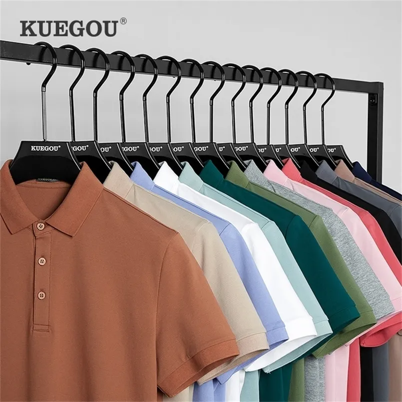 Polos masculinos Kuegou Roupas de moda de cor sólida Camisa de pólo masculino Mangas curtas Lappels de alta qualidade Top de verão plus size 6498 220902