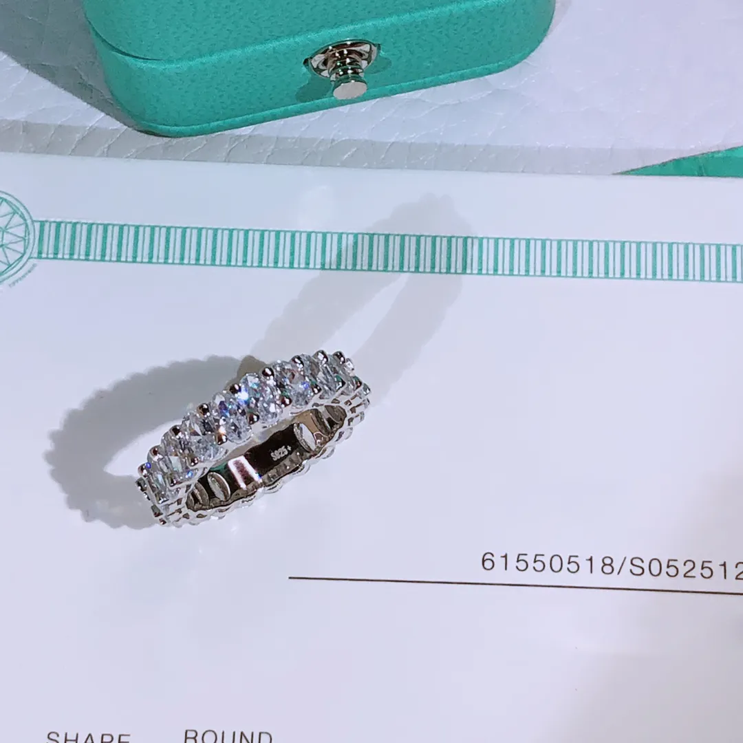 Luxurys Desingers Ring Simple Tasarım Duygusal Gümüş Yüzük Bayanlar Klasik Klasik Altı Claw Diamond Rng Basit Yüzükler Doğum Günü Hediyesi İyi