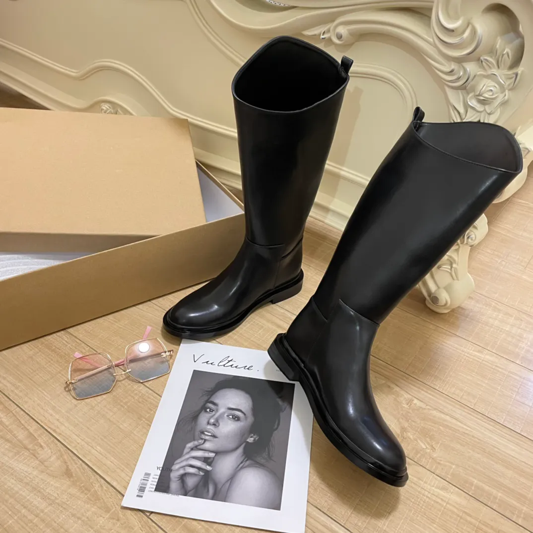 Otoño invierno Botas de caballero Diseñador de lujo Botas largas Botas de rodilla de tacón alto fino Marca de moda Cuero genuino Pasarela Calzado de fábrica para mujer