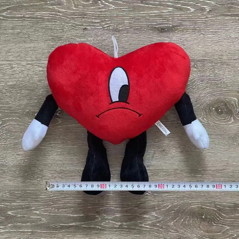 Red Love Heart Bad Bunny Pel￭culas TV Plush Molls Toy Animales de peluche Cantante de moda Cantante PP Algod￳n Viviente Decoraci￳n del hogar