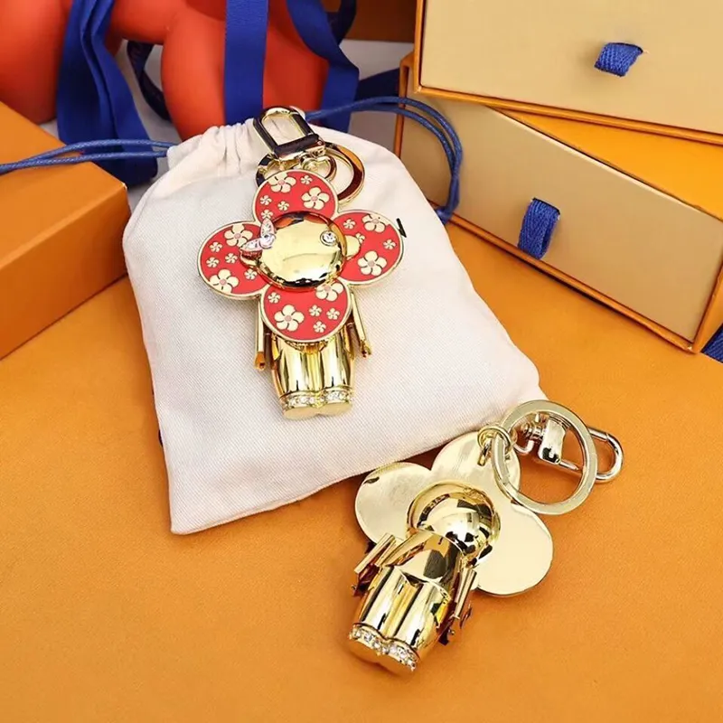 Lyxdesigners Keychain Car Key Chain Monogrammed Keychains äkta metallisk tecknad Humanoid Samurai Design Men Women Bag Penda268U
