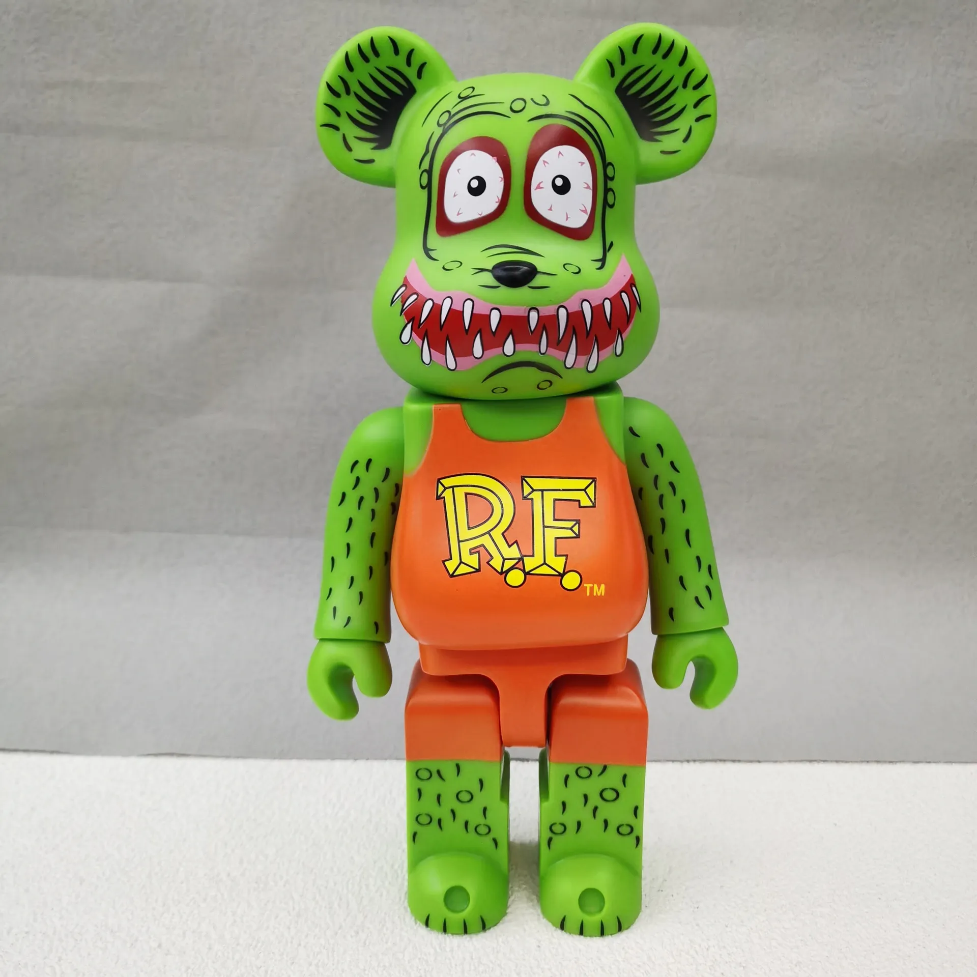 جديد 400 ٪ من لعبة Bearbrick Action Toy Toy Cos Fogue America Classic Cartoon Image Tales of the Rat Fink PVC Action Figure