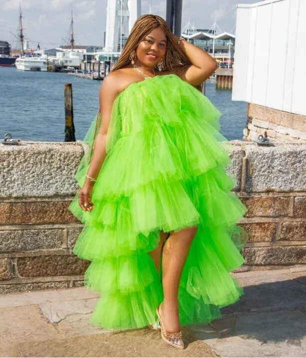 2022 Arabic Green Strapless Prom Dress with Ruffles and Tiered Skirt - Sleeveless Tulle Gown for Plus Size Formal Parties and Birthdays