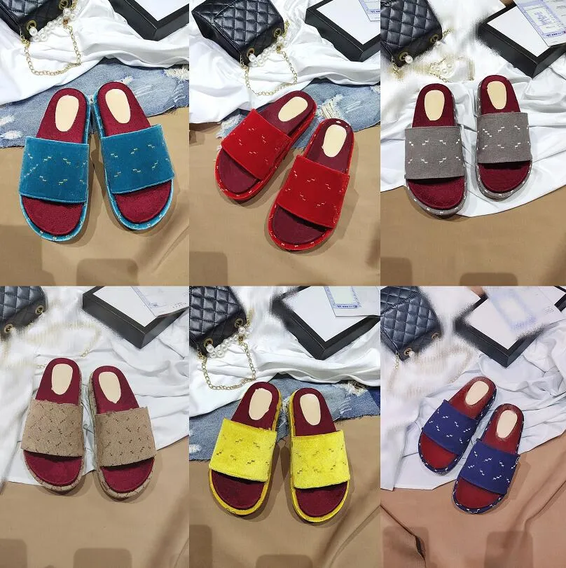 Designers Flock Slippers Women Embroidered Thick-Soled Sandal Beach Shoes Fashion Flat Mules Slipper Letter Lady Designer Outdoor Leisure Sandals