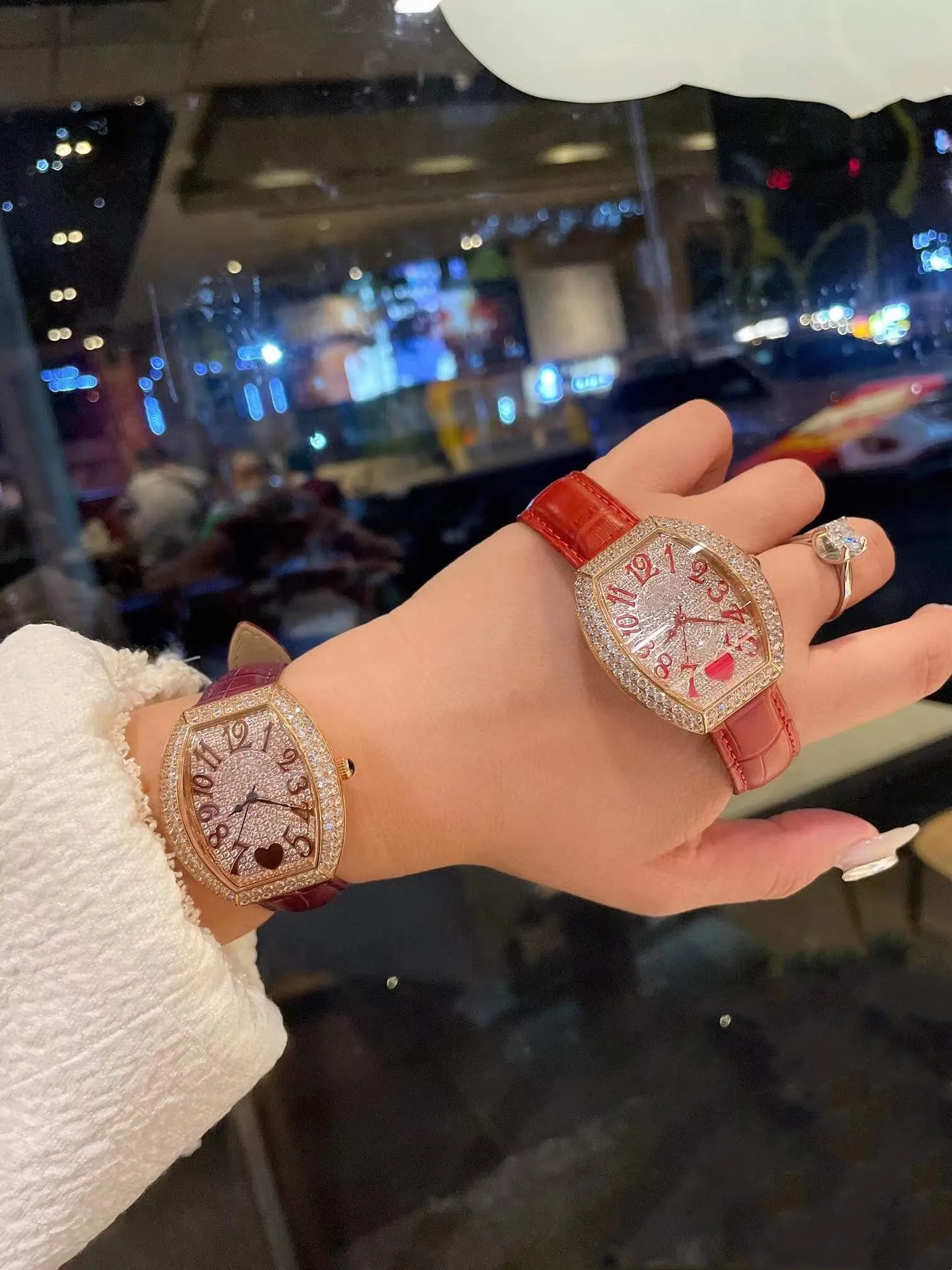 Fashion Women Quartz Nummer Bekijk volle diamant wijn vat polshorloge paarse echt lederen saffier klok dames geometrische rode hartvorm horloges