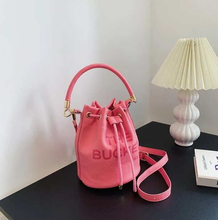 Luksusowe projektantki damskie designerskie torby bogate beczki prawdziwe klasyczne modelowanie wannes skórzane torba na wiadro z logo