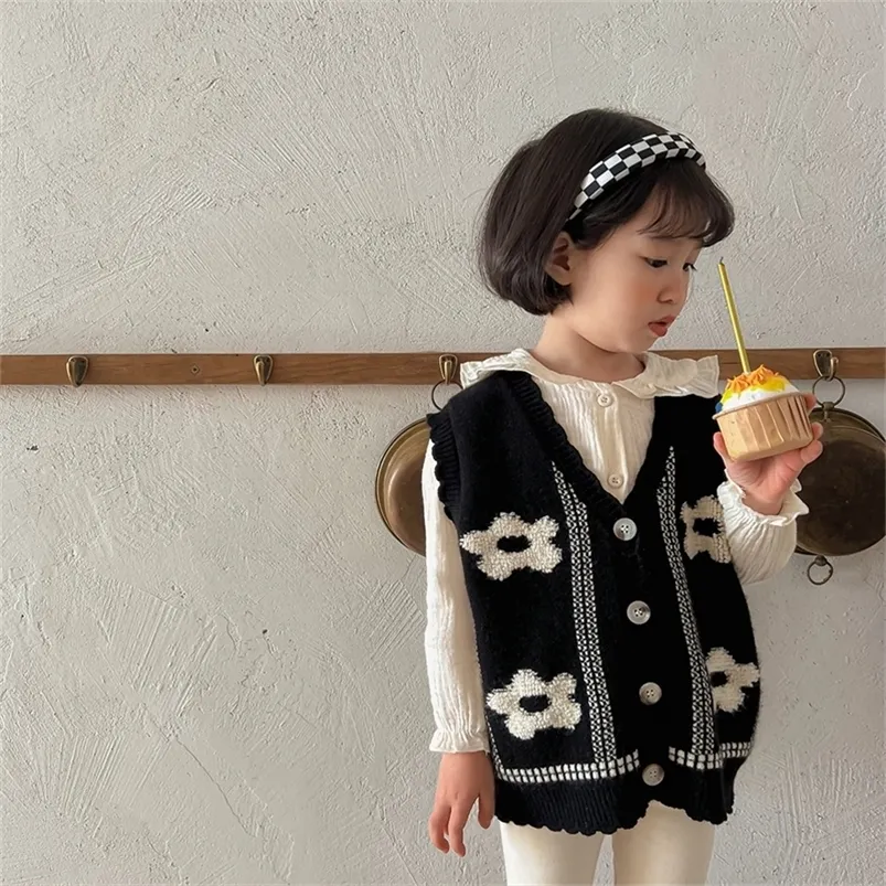 Gilet Bambino Neonata Gilet lavorato a maglia Cappotto Bambini Fiori Ricamo Scollo a V Gilet Moda Ragazze Outwear Cardigan senza maniche 220905