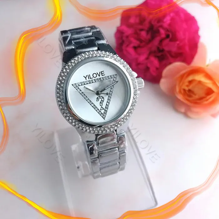 Triángulo de lujo Reloj clásico para mujer Diamantes Dial Anillo de bisel 34 mm Marca de moda Movimiento de cuarzo Reloj para mujer Reloj de pulsera resistente al agua de acero inoxidable
