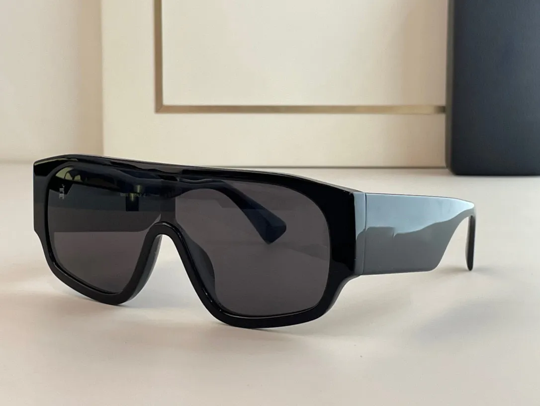 Kvinnors solglasögon för kvinnor män solglasögon mens 4439 modestil skyddar ögonen UV400 -linsens toppkvalitet med slumpmässig låda