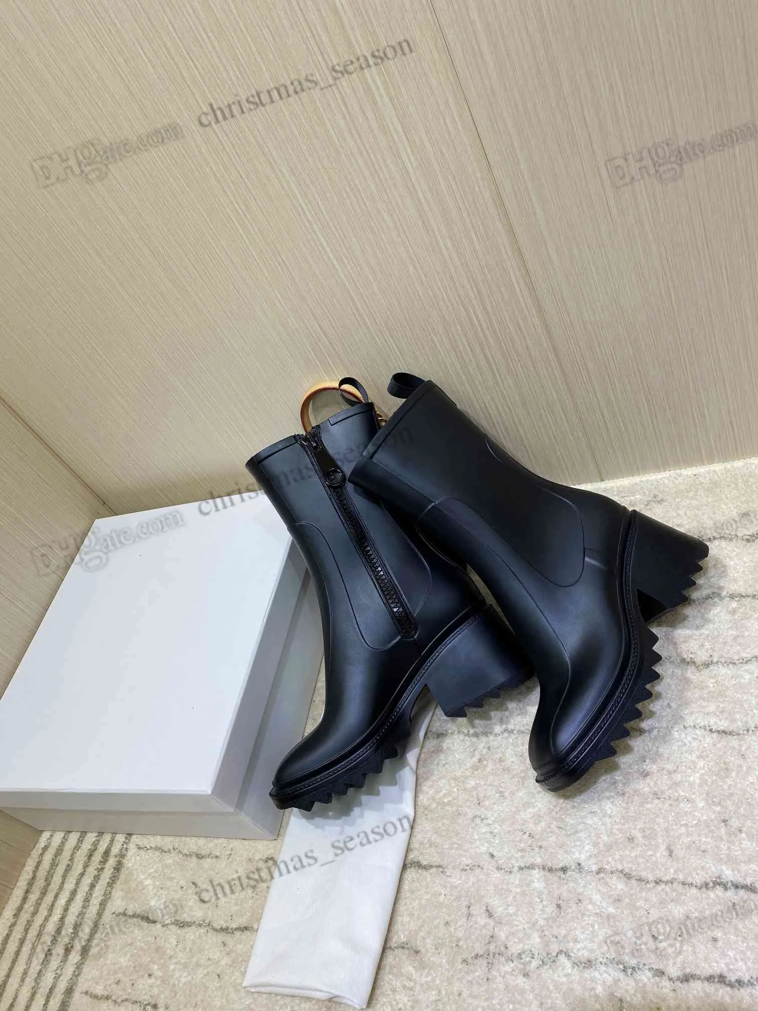 Luxury Women s rainproof boots England Style Waterproof Welly PVC Shoe with Vintage Square Head and Zipper Knee MGqK