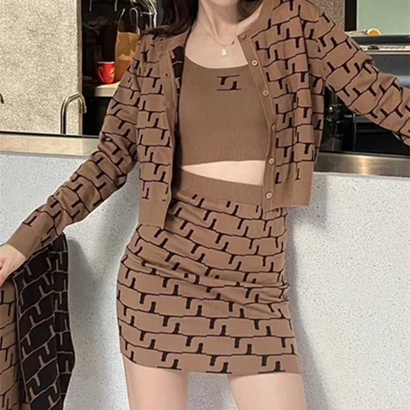 Robe Deux Pièces Vintage Tricoté Jupe Ensembles Femmes À Manches Longues Cardigan Manteau Camisole Crop Top Moulante Mini Jupe Costumes 3 Pièces Ensemble 220906