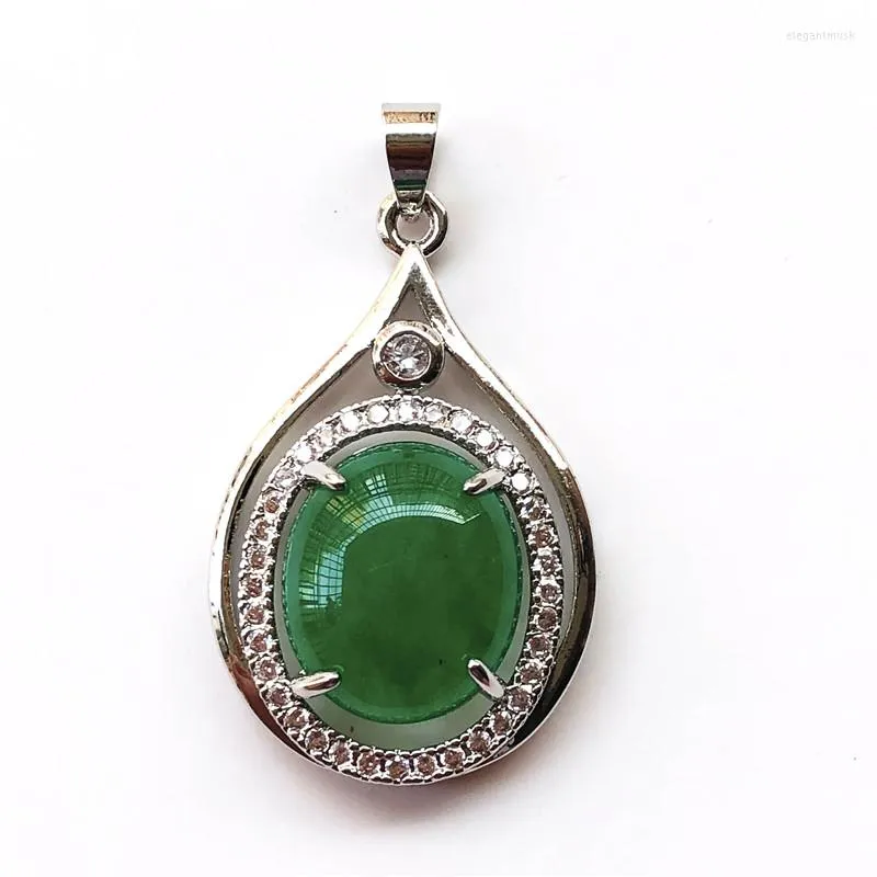 Colares pendentes de pingente Green Green Stone Fashion GP Gree de Natal Free Chain 1pcs