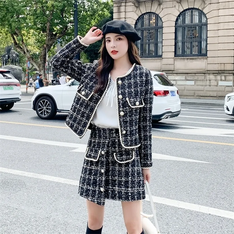 Tvådelad klänning Runway Tweed Suit Women Pearls Bottons Plaid Short Jack -kappa Split Mini kjolar Vintage Wool Cashmere Set 220906