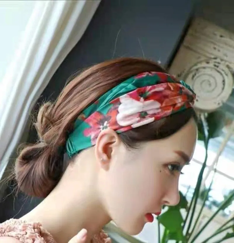 brand Designer Silk bandanas Elastic Women Headbands Luxury Girls Strawberry Hair bands Scarf Accessories Gifts Headwraps without box
