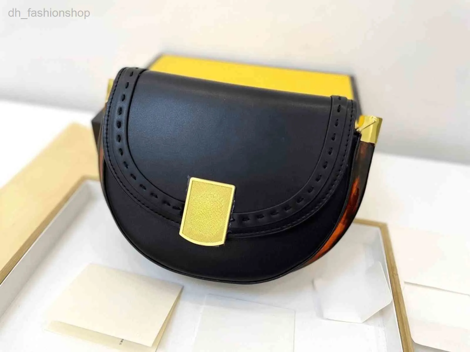 Shoulder Bags Cowhide Saddle Wallet Brand Designer Leather Handbags Crossbody Highquality Purses Amber Decoration Messenger