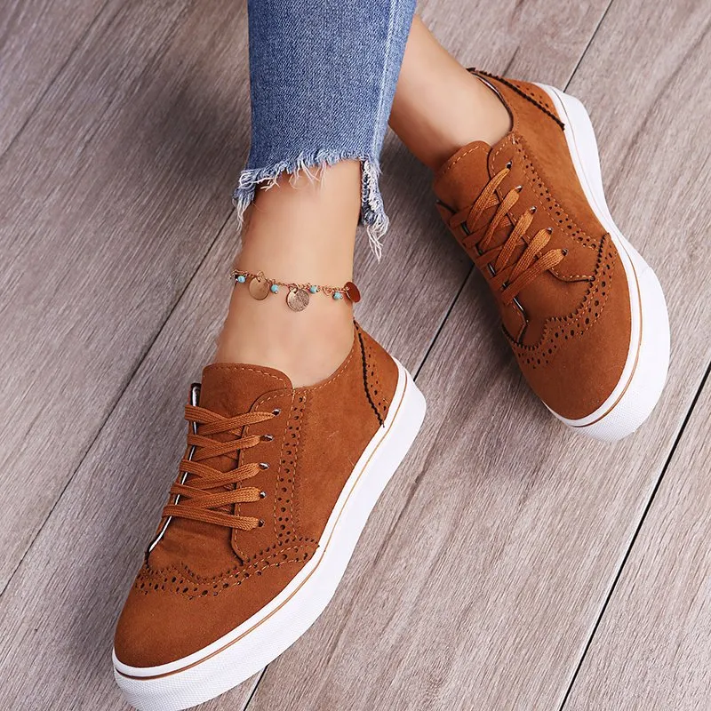 2022 Nya modekvinnor Flat Casual Shoes Bekväm utomhussportplattform Plus Size Round Head Women's Shoes 2022 Spring Winter Sport Suede Sneakers Lace Up Oxford