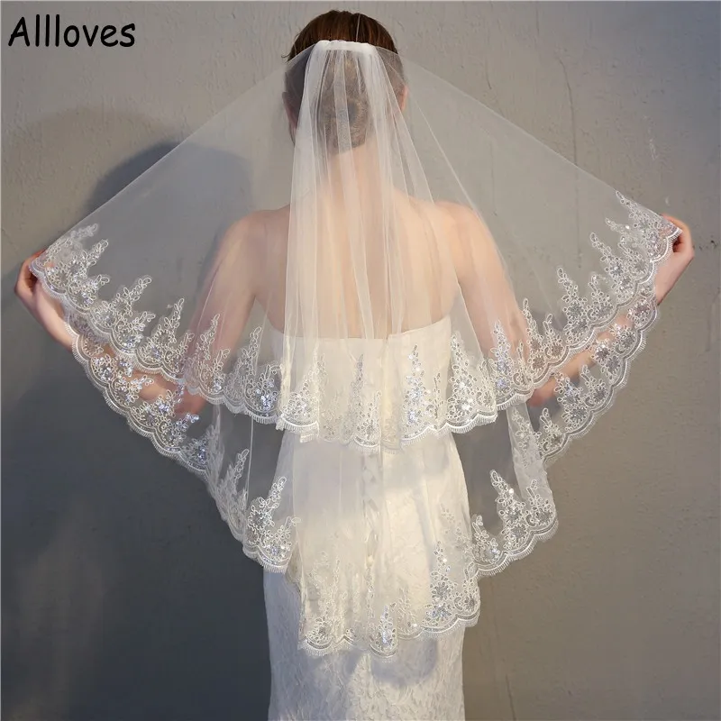 Zwei Schichten Spitze Applizierte Brautschleier Für Hochzeit Party Glitzernde Pailletten Fingerspitzenlänge Brautschleier Mit Kamm Frauen Kopfbedeckungen Haarschmuck CL1108