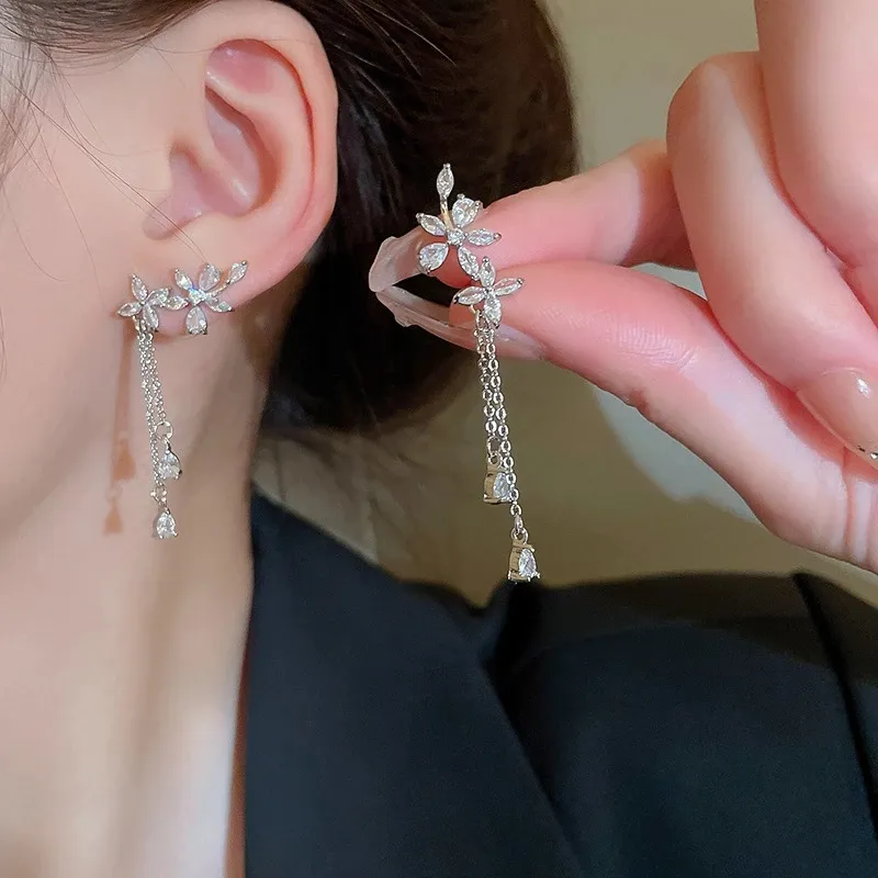 Cuelga la lámpara Temperamento coreano Borla larga Mariposa Pendientes colgantes Elegante Perla Cristal Colgante Pendientes de mujer Joyería de moda Regalo de fiesta
