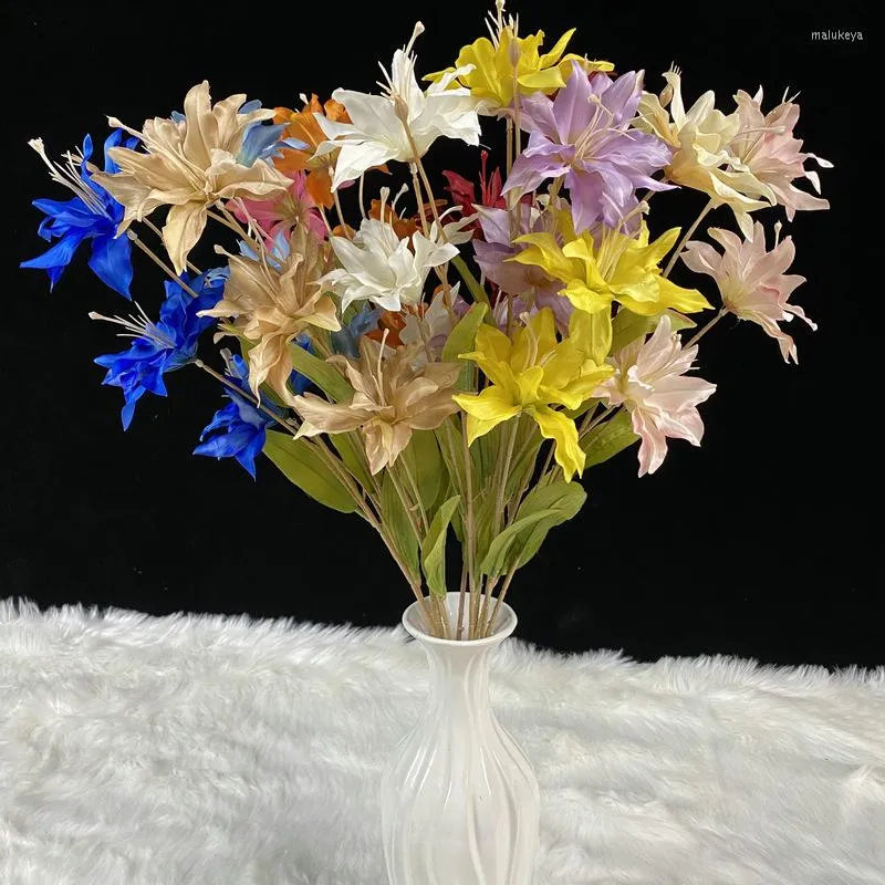 Dekorativa blommor Lily Orchid Wedding Hall Soft Decoration Flower Arrangement Takv￤g Simulering