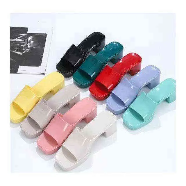 Designer Rubber Slide Sandali con tacchi alti Scarpe da spiaggia Pantofole Top Ladies Summer Rainbow Jelly Piattaforma trasparente Lettere in pelle Casual