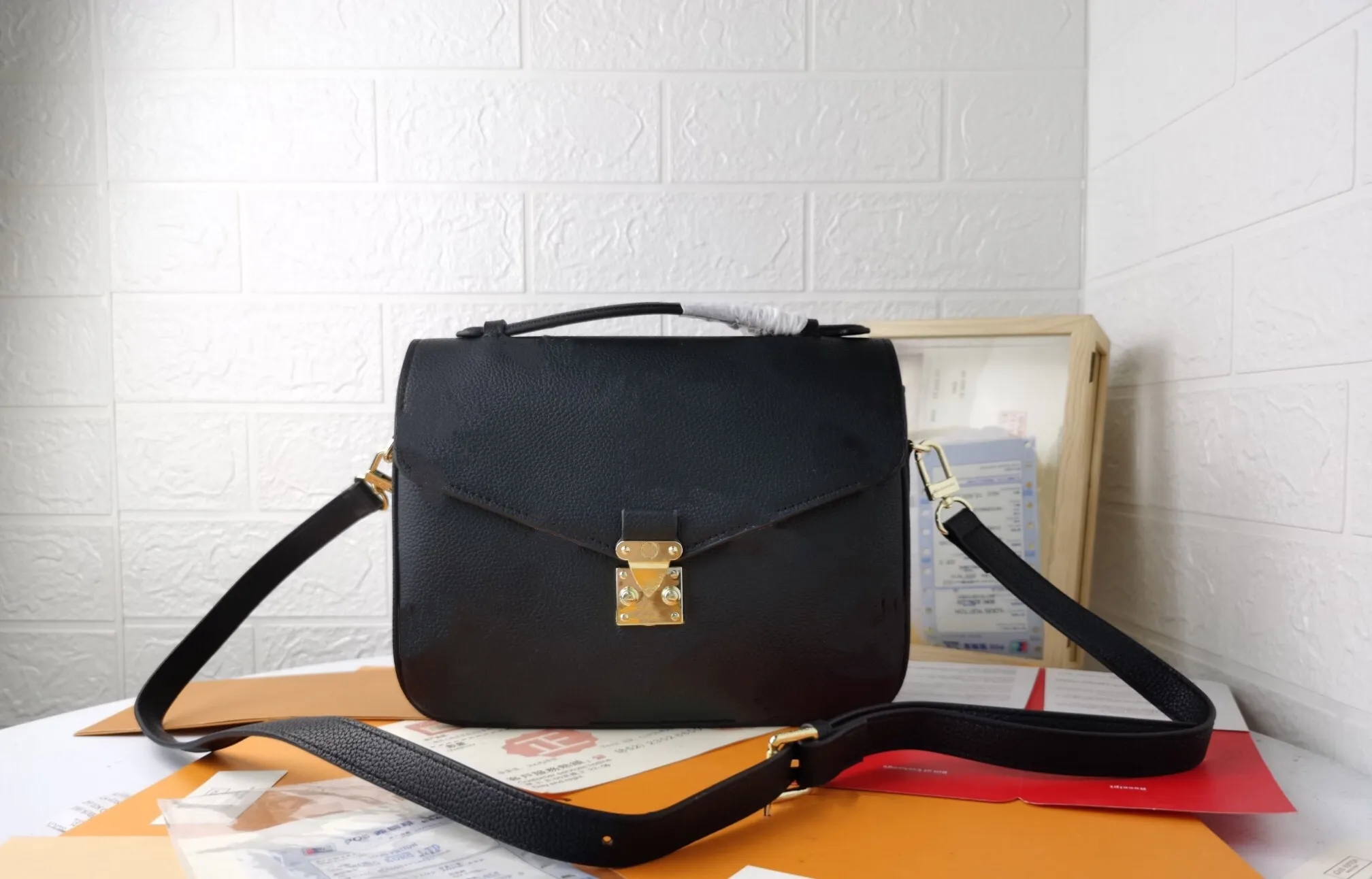 AAA Pochette الكتف الحقيبة القابلة للتعديل الكتفين مصمم حزام Crossbody الأكياس الأزياء أحذية جلدية المرأة حقائب اليد عبر الجسم M45773 محفظة