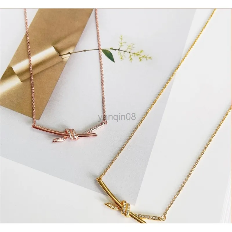 Pendanthalsband Fashion Brand Women's Jewelry 2022 New Designer Gold and Silver Rose Gold Sexig benben med Box G220908