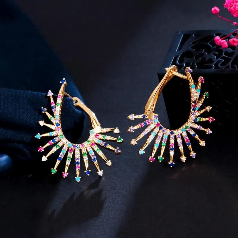 Boucles d'oreilles pendantes ThreeGraces brillant zircon cubique feu d'artifice forme couleur or petit cerceau de goutte pour les femmes à la mode bijoux de fête quotidienne ER824