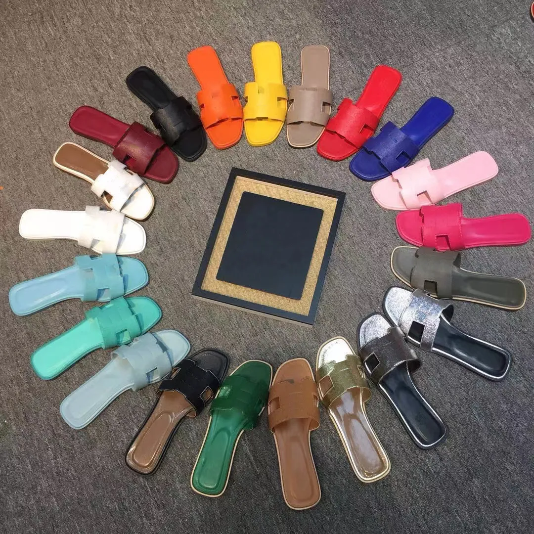 Designertofflor Klassiska sandaler Modeskor i äkta läder Damtofflor Beach Flat klack Flip Flops med dustbag storlek 34-43